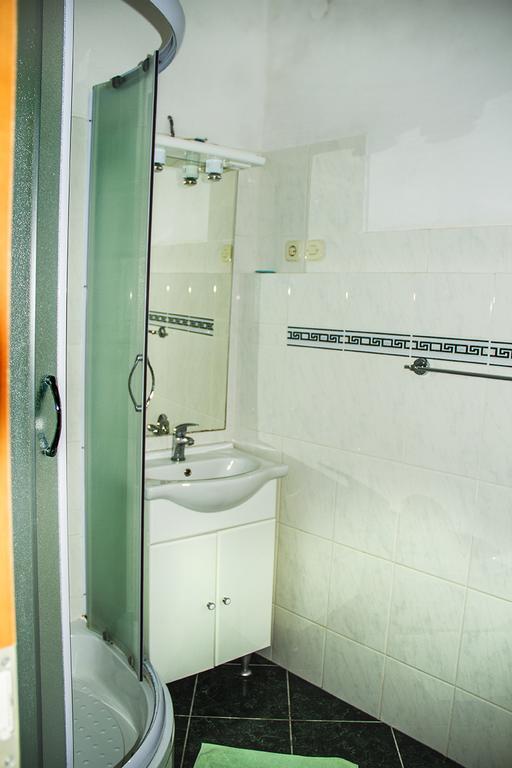 Hill House Marija Apartment Komiza Bagian luar foto