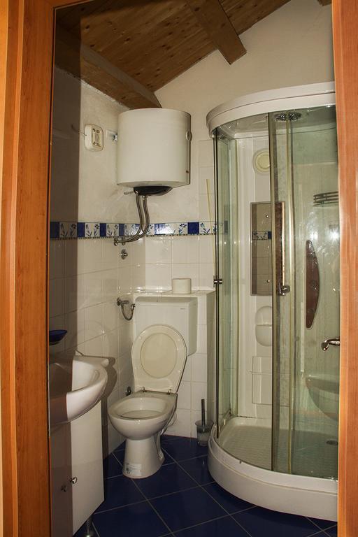 Hill House Marija Apartment Komiza Bagian luar foto