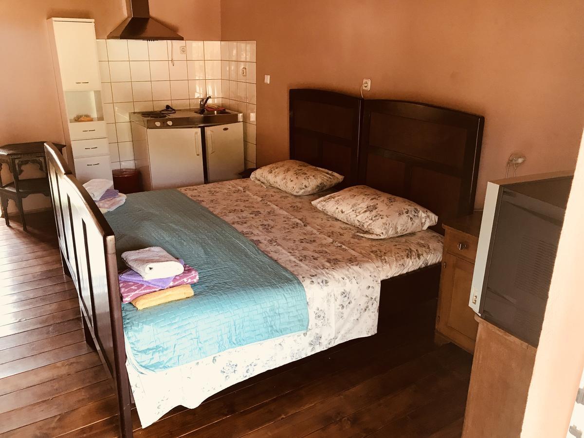 Hill House Marija Apartment Komiza Bagian luar foto
