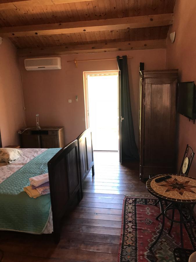 Hill House Marija Apartment Komiza Bagian luar foto