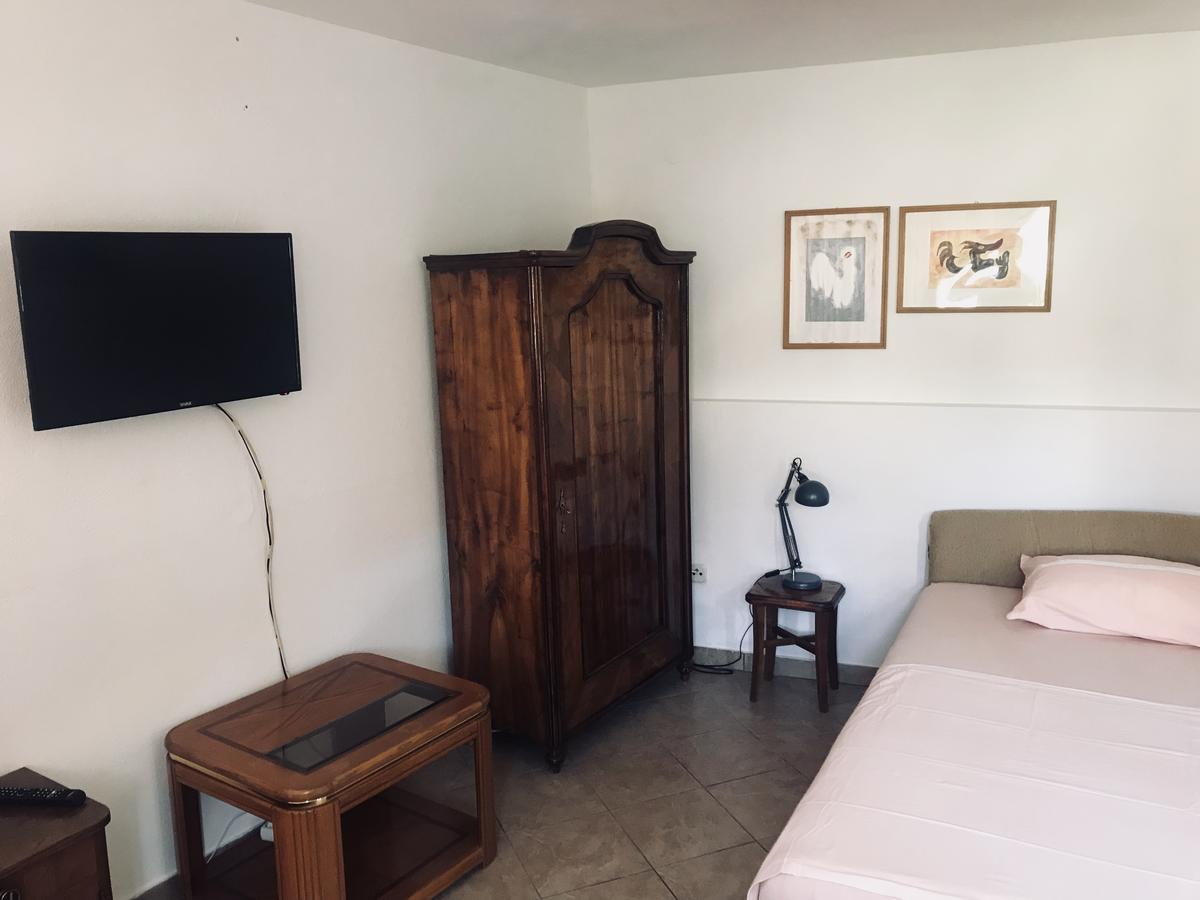 Hill House Marija Apartment Komiza Bagian luar foto